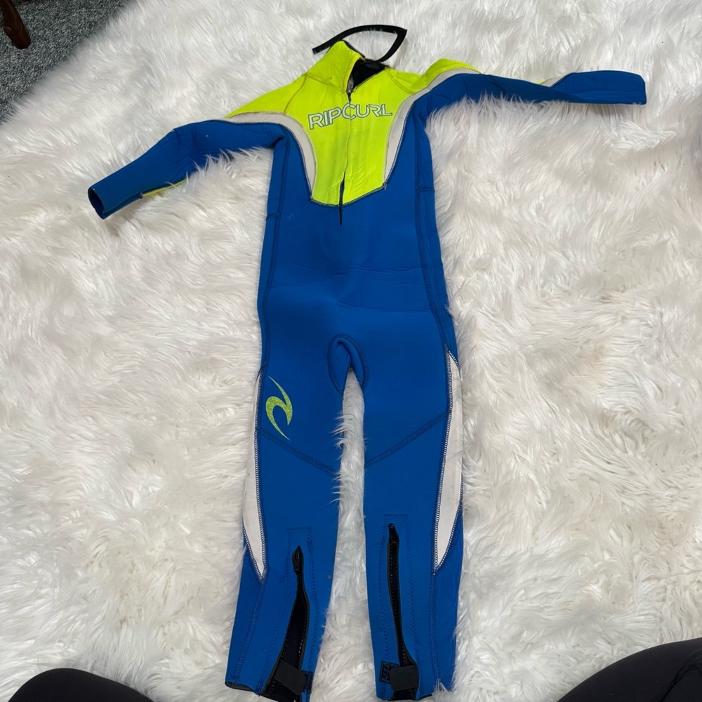 Rip curl‎ kids wet suit size 5